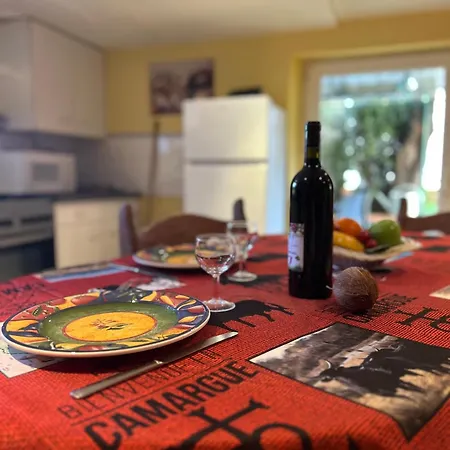 Apartamento La Petite Garenne - T2 Climatise Et Jardin Prive *